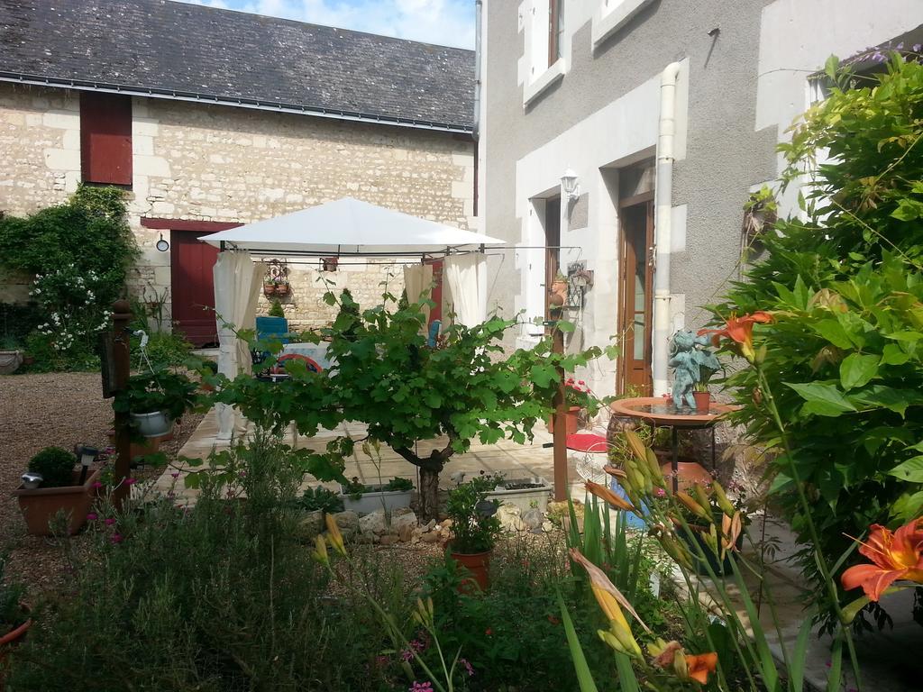 Bed and Breakfast La Cle Des Jardins Nouatre Экстерьер фото